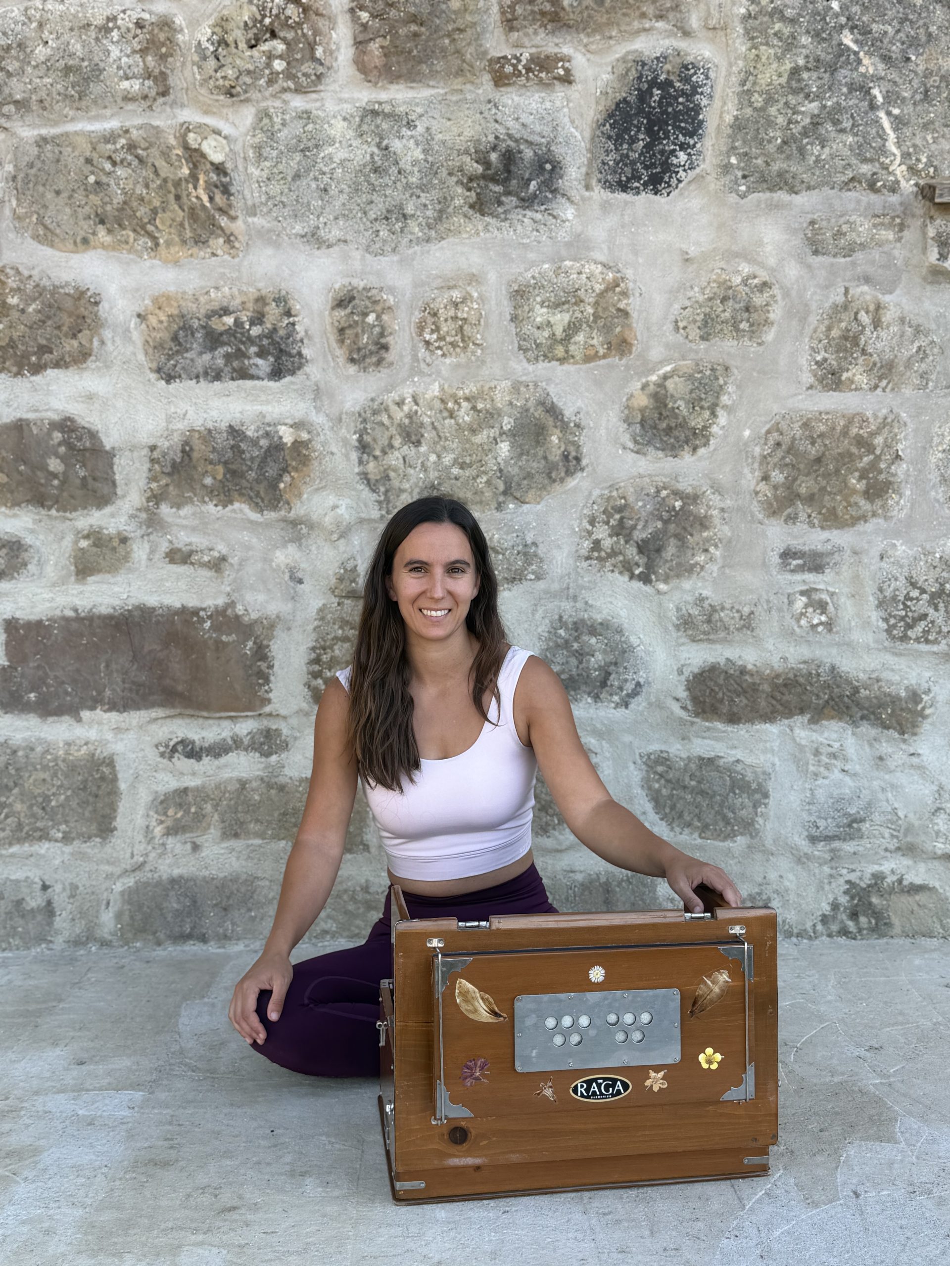 Nerea con harmonium